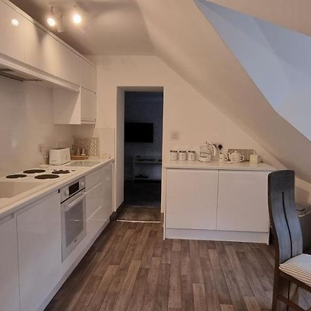 Modern And Spacious 2 Bedroom Apartment With Free Parking Llansantffraid Llansantffraid Glyn Ceiriog Exteriör bild