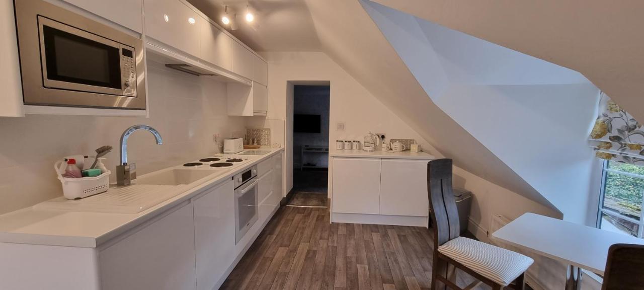 Modern And Spacious 2 Bedroom Apartment With Free Parking Llansantffraid Llansantffraid Glyn Ceiriog Exteriör bild