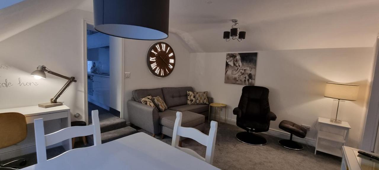 Modern And Spacious 2 Bedroom Apartment With Free Parking Llansantffraid Llansantffraid Glyn Ceiriog Exteriör bild