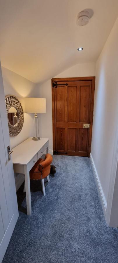 Modern And Spacious 2 Bedroom Apartment With Free Parking Llansantffraid Llansantffraid Glyn Ceiriog Exteriör bild