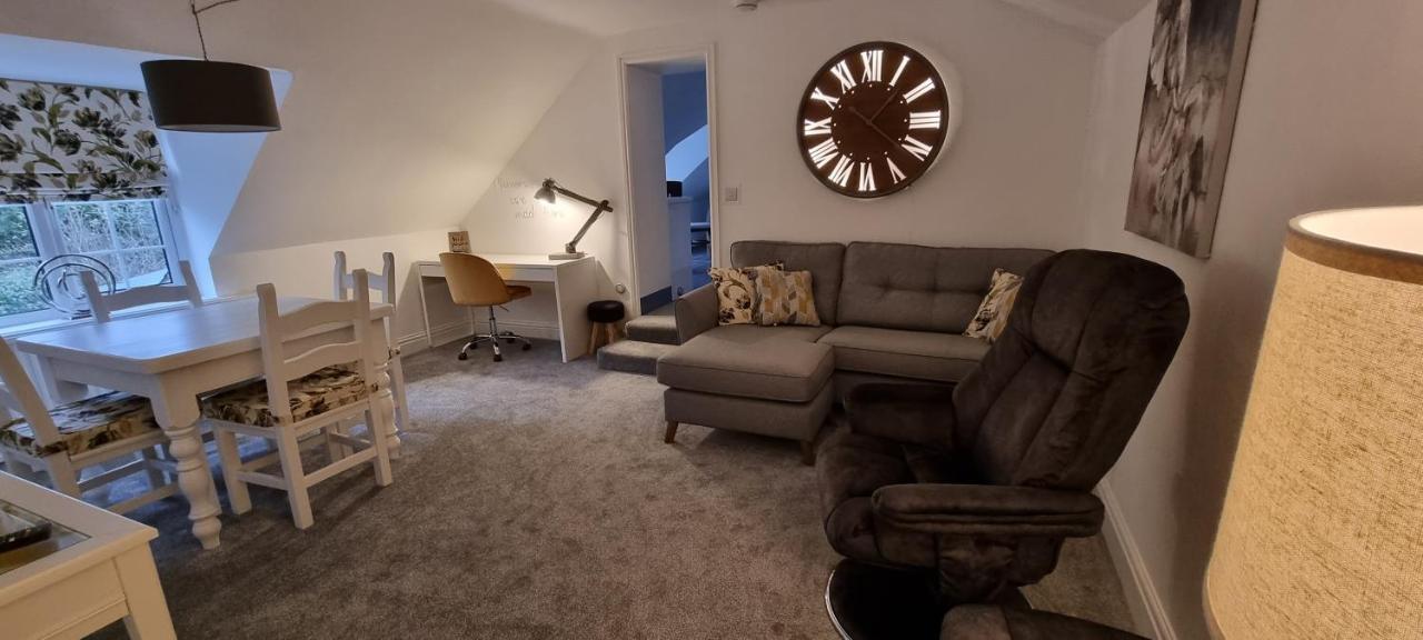 Modern And Spacious 2 Bedroom Apartment With Free Parking Llansantffraid Llansantffraid Glyn Ceiriog Exteriör bild