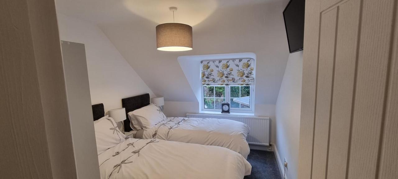 Modern And Spacious 2 Bedroom Apartment With Free Parking Llansantffraid Llansantffraid Glyn Ceiriog Exteriör bild