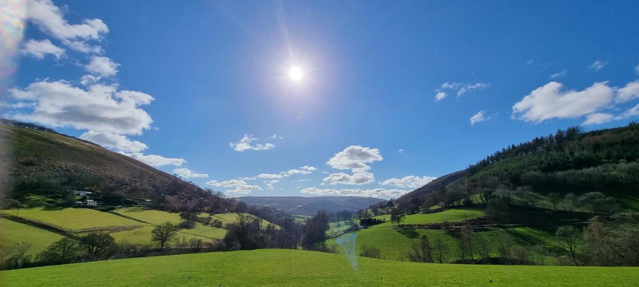 Modern And Spacious 2 Bedroom Apartment With Free Parking Llansantffraid Llansantffraid Glyn Ceiriog Exteriör bild