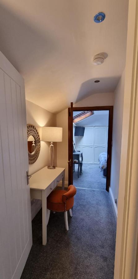 Modern And Spacious 2 Bedroom Apartment With Free Parking Llansantffraid Llansantffraid Glyn Ceiriog Exteriör bild