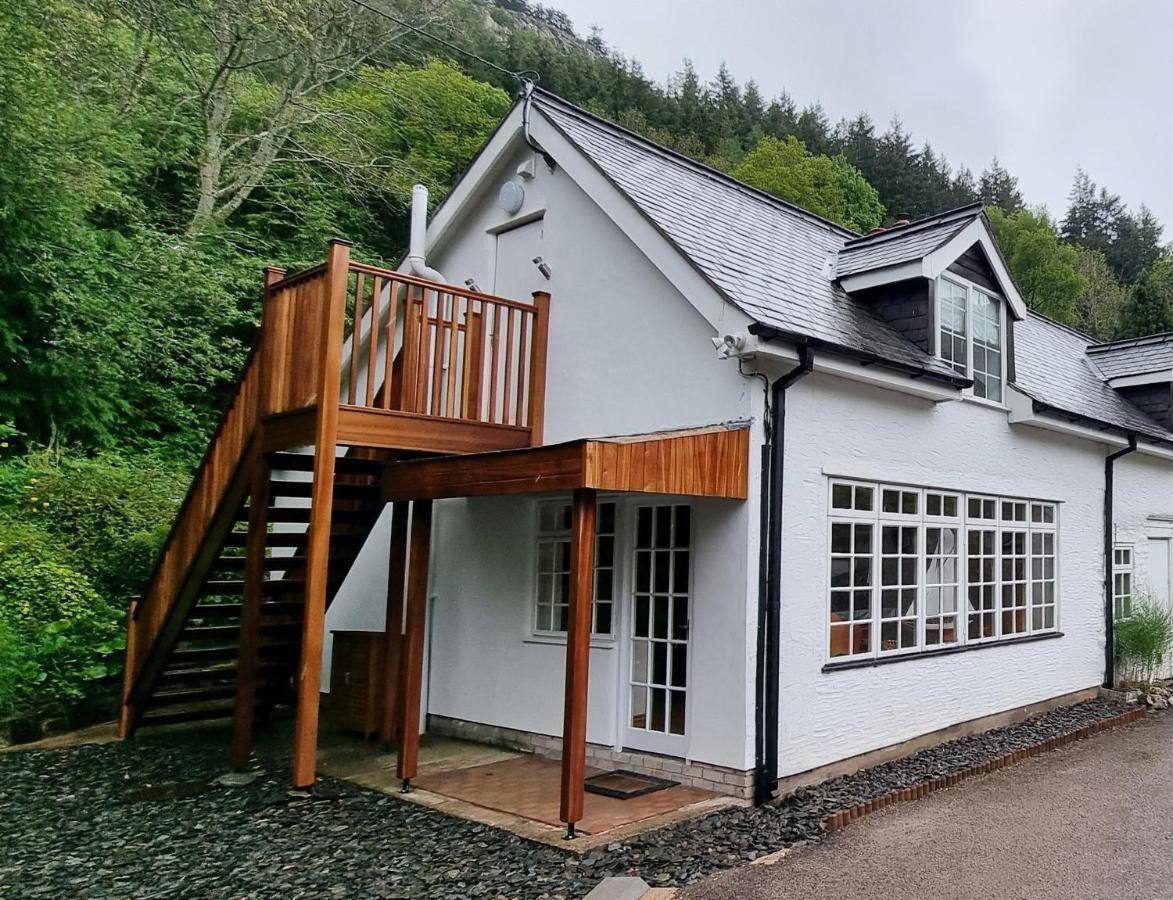 Modern And Spacious 2 Bedroom Apartment With Free Parking Llansantffraid Llansantffraid Glyn Ceiriog Exteriör bild